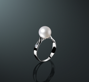 Золотое кольцо с жемчугом бриллианты к-16кб: белый пресноводный жемчуг, золото 585°